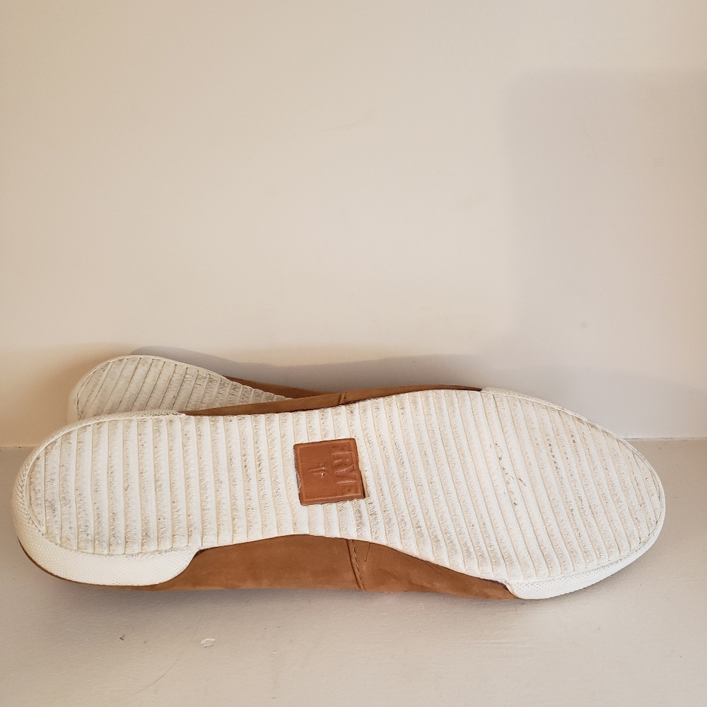 Frye Melanie -Camel T Strap Slip on Flats Size 7.5 - Picture 7 of 8